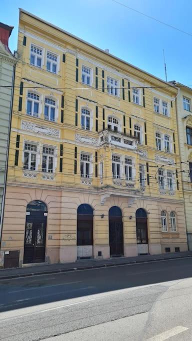 Lovely Old Town Apartment Bratislava Dış mekan fotoğraf